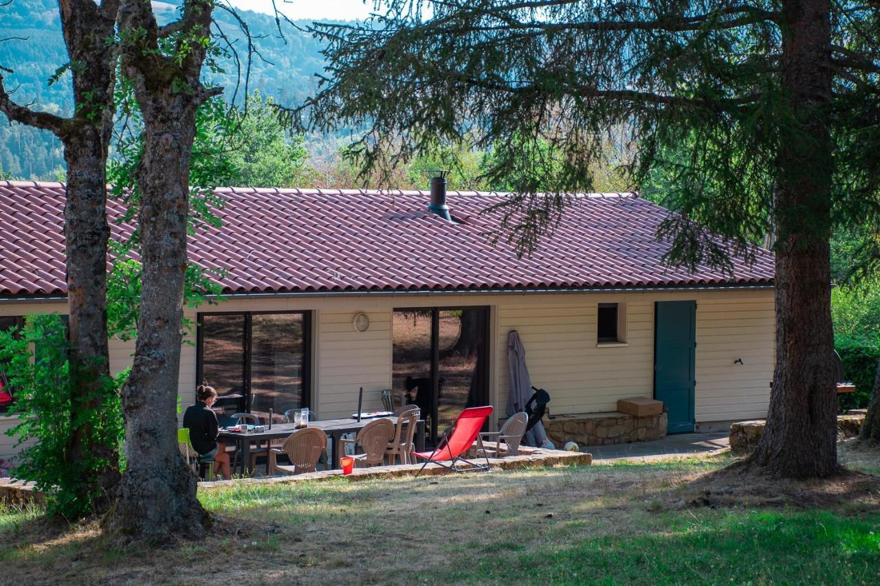 Village De Gites De La Foret De Ganigal Le Malzieu-Ville Exterior foto