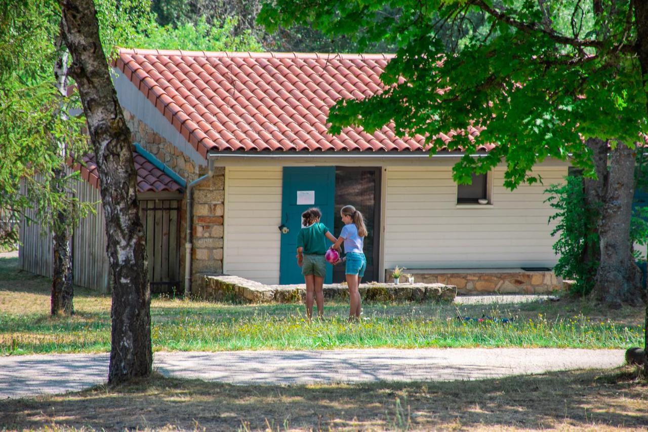 Village De Gites De La Foret De Ganigal Le Malzieu-Ville Exterior foto